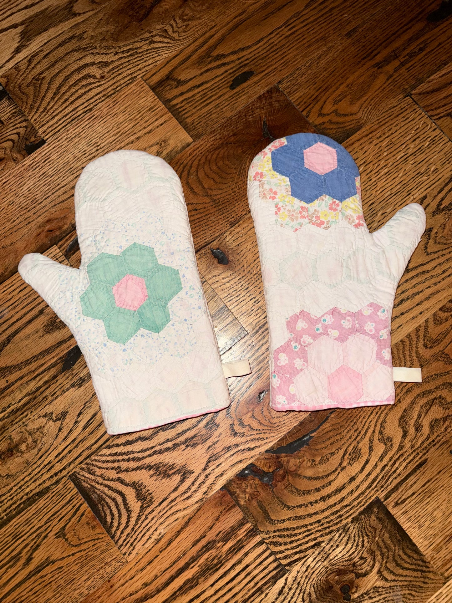 Chefs Kiss Oven Mitts