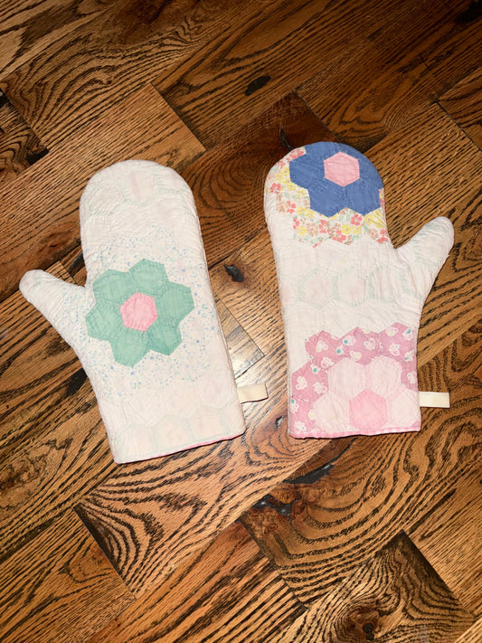 Chefs Kiss Oven Mitts